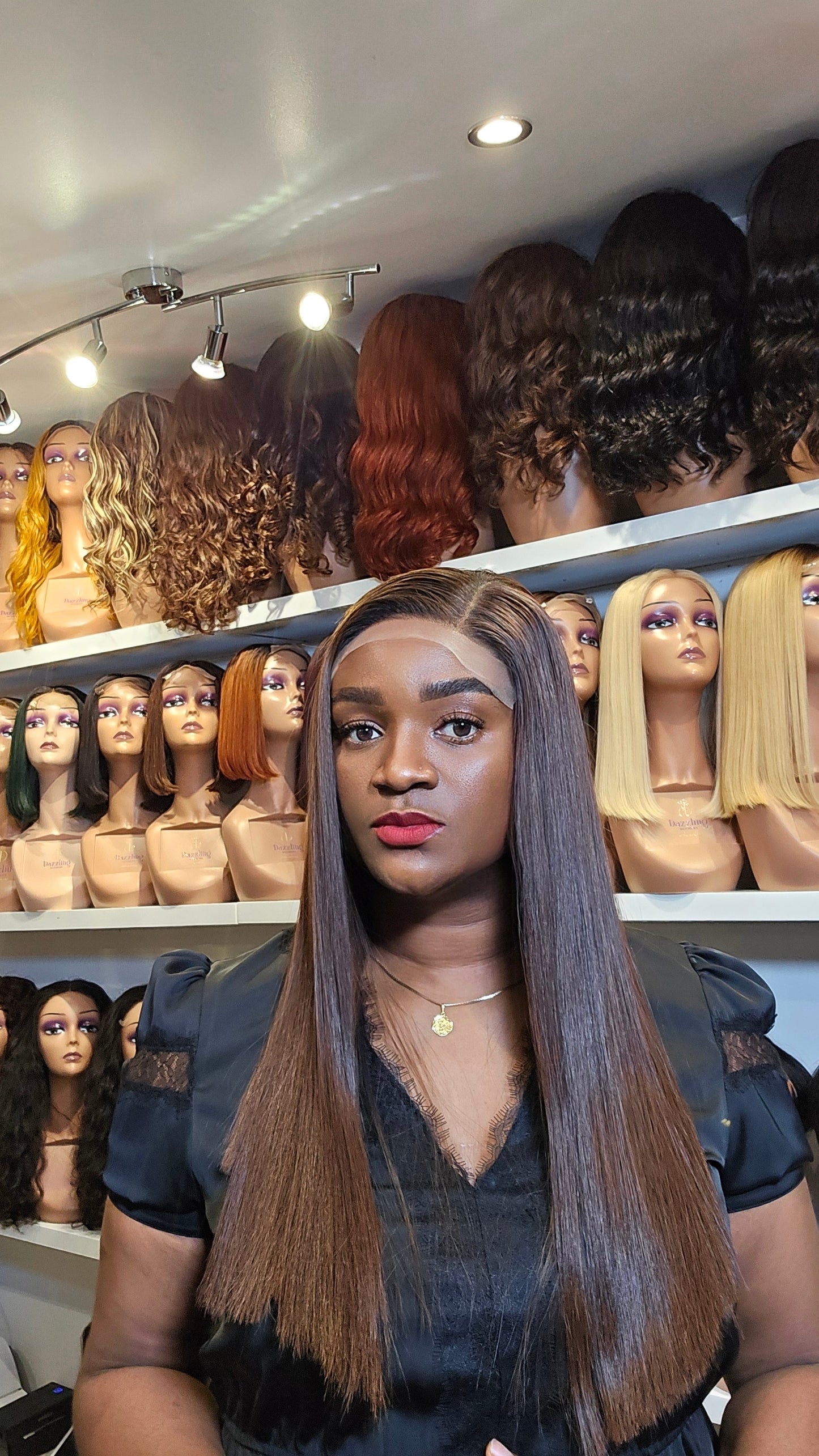 Winnie 20" Vietnamese raw Human hair. Col: Chestnut brown