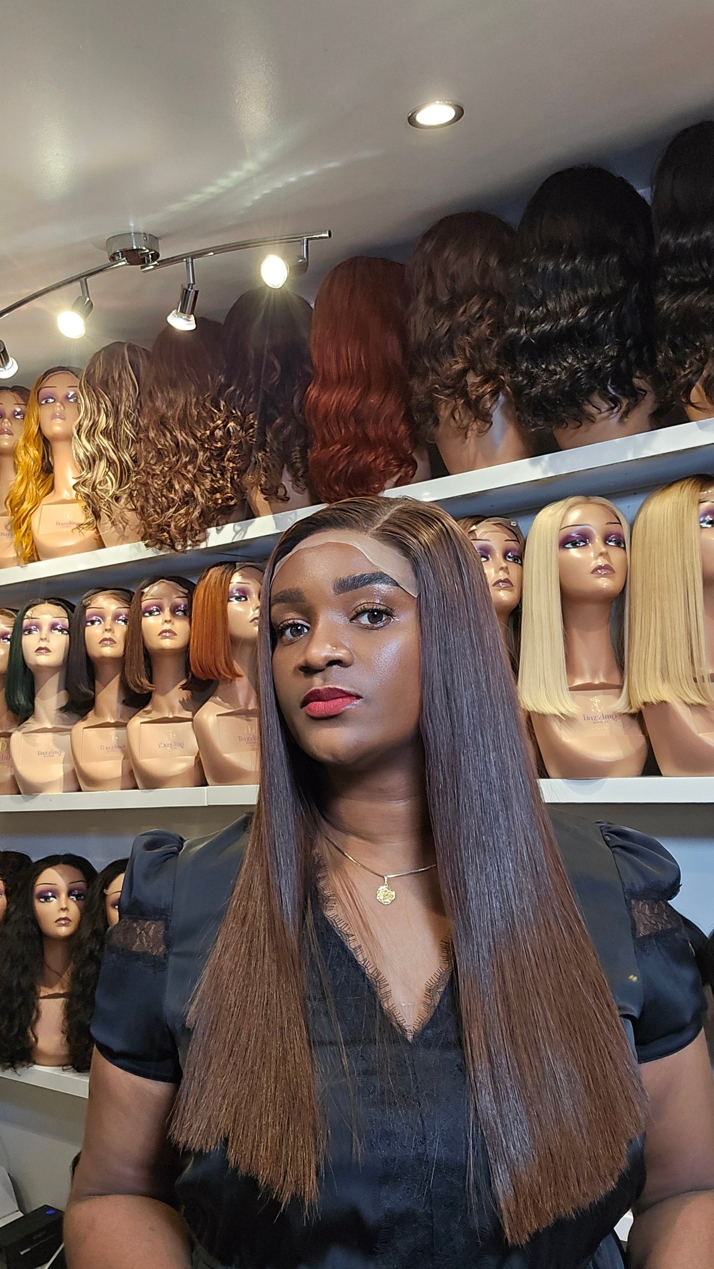 Winnie 20" Vietnamese raw Human hair. Col: Chestnut brown