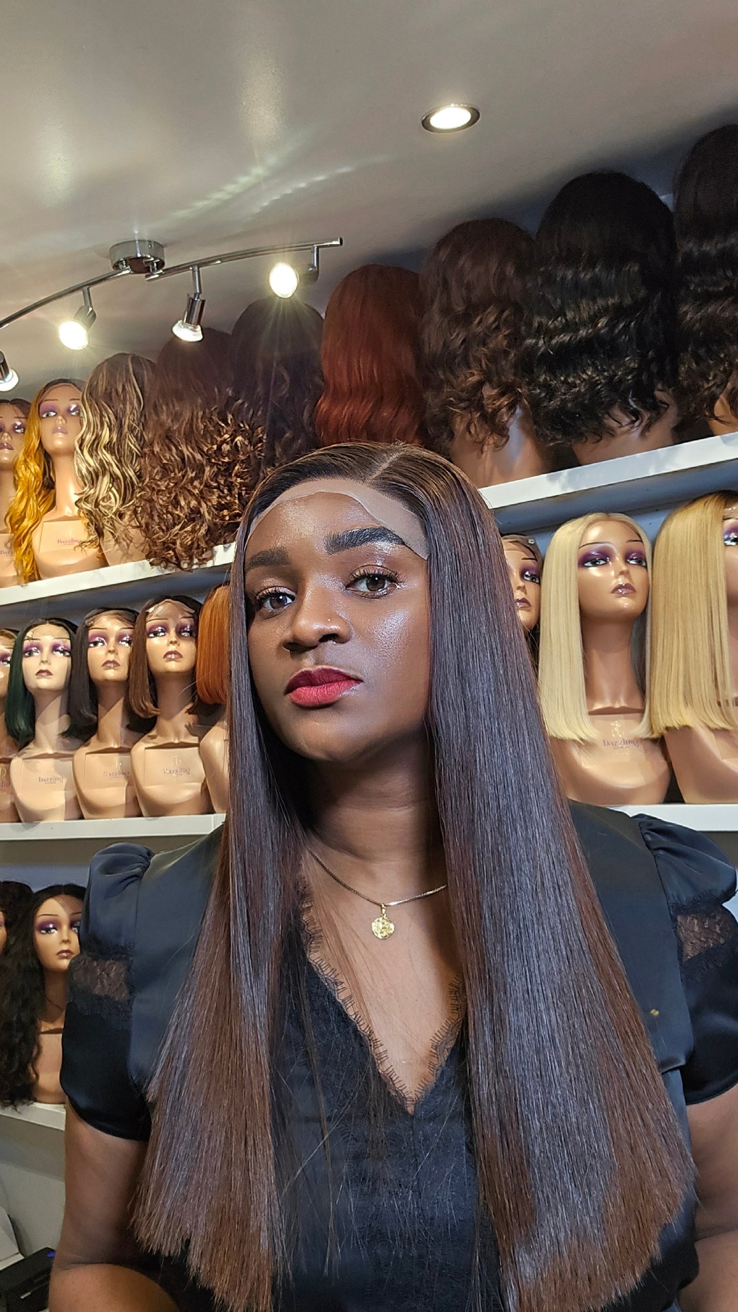 Winnie 20" Vietnamese raw Human hair. Col: Chestnut brown